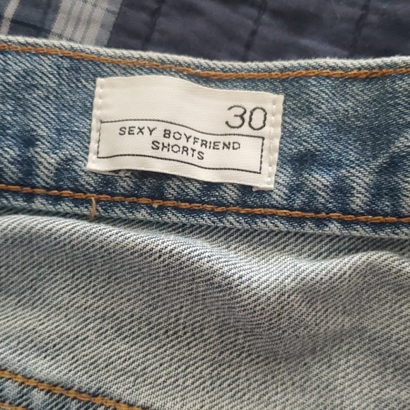 COPY - Gap Jean Shorts - Picture 2 of 4